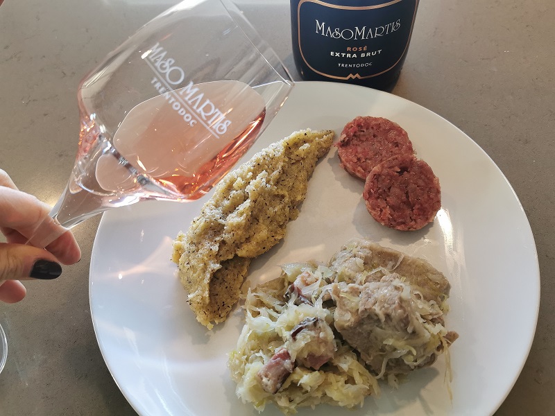 trentino-alto-adige-cotechino-con-crauti-pancetta-e-puntine