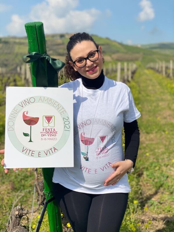 Catia-Vaccaro-in-dolce-attesa-Vini-Vaccaro-Sicilia
