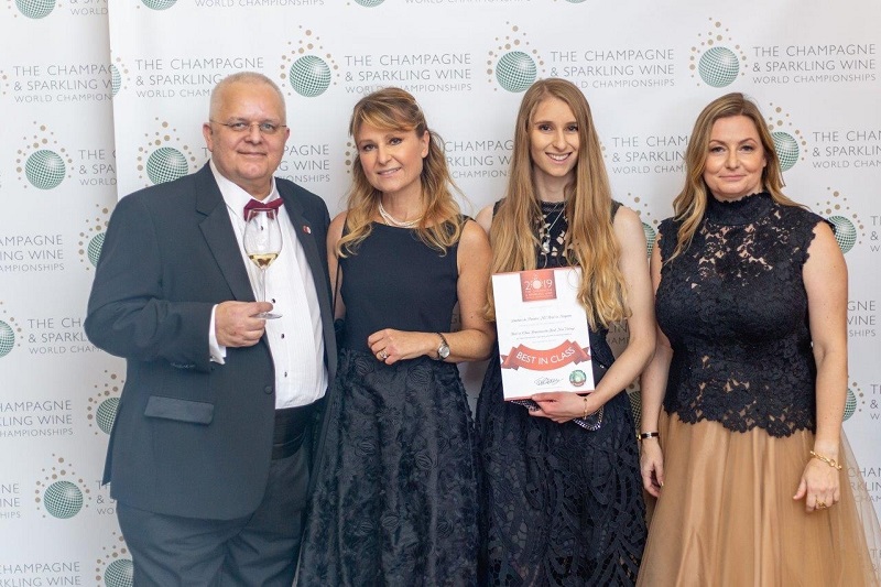 1 Tom Stevenson Patrizia E Gaia Lantieri Essi Avellan Mw