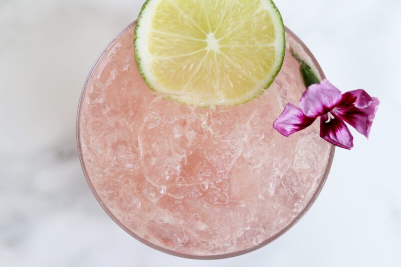 I migliori cocktail a base di vino per l’estate: i consigli di Etilika