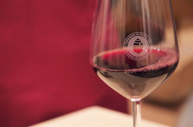 Primitivo di Manduria, il Consorzio blocca i falsi in Italia, Cile e Portogallo (produzione + 15%)