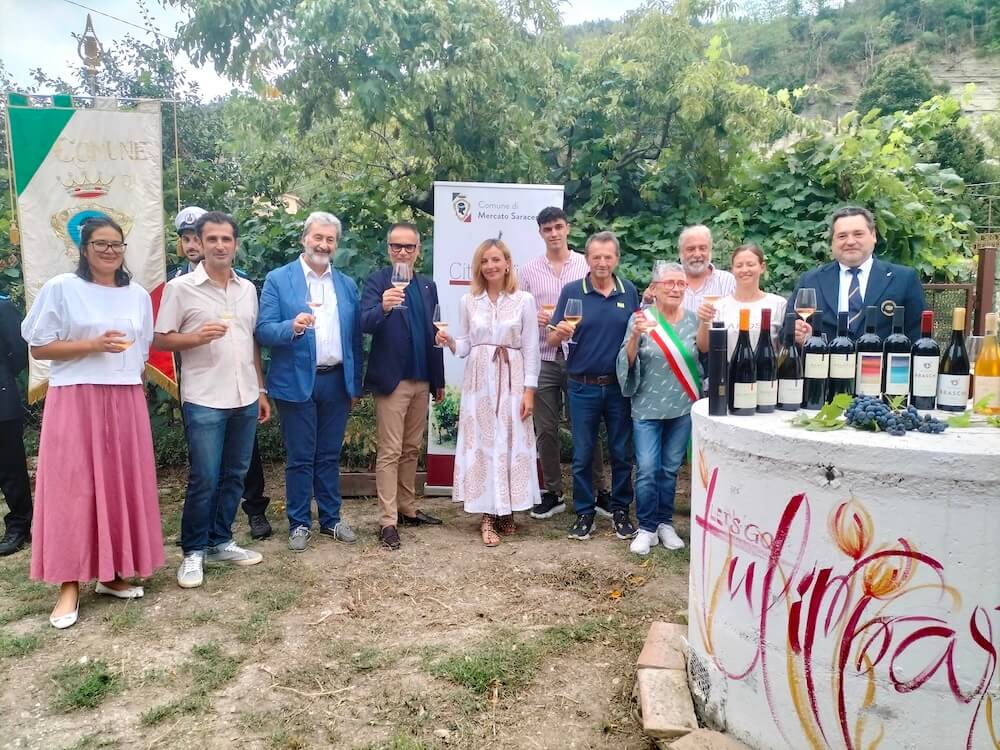 consegna-bandiera-città-del-vino-a-mercato-saraceno