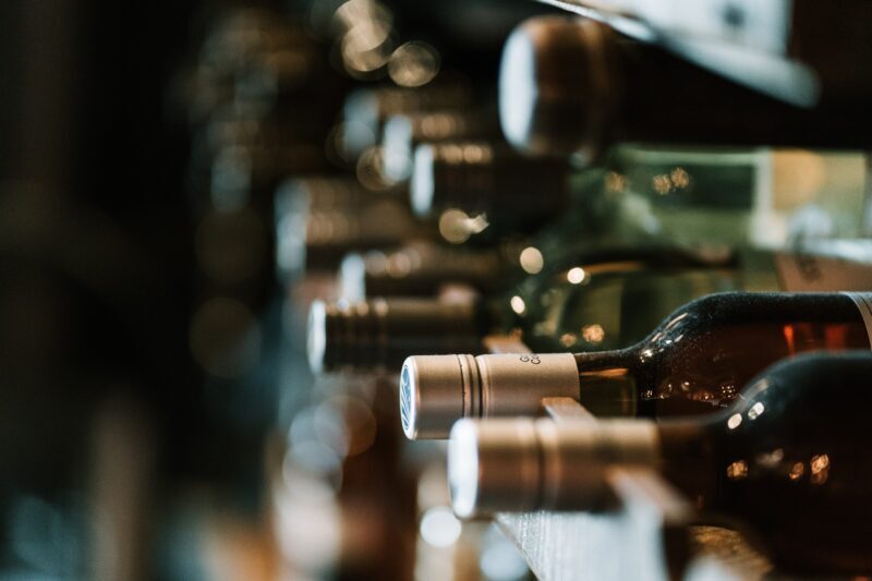 Il vino vale oltre 240 miliardi di euro: il report di Cross Border Growth Capital e Vino.com fotografa i numeri dell’enoteca del presente (e del futuro)