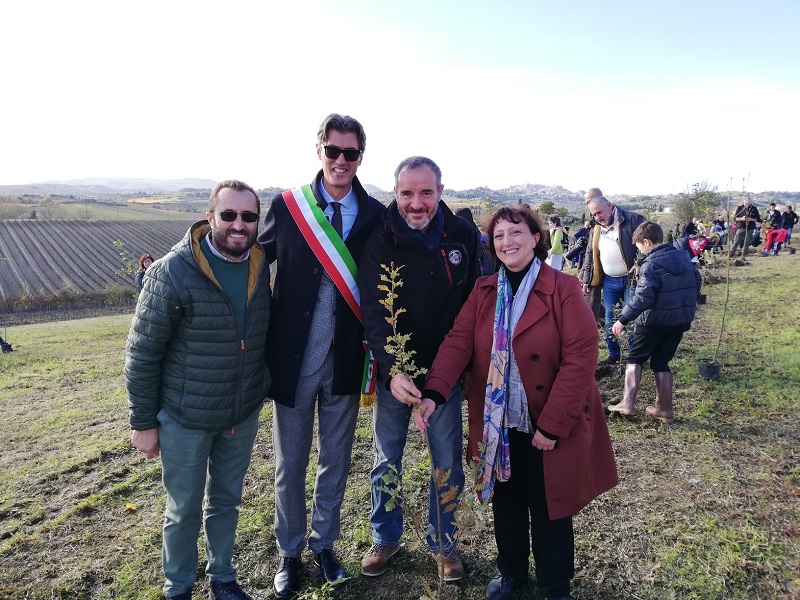Alberi,non parole: Il vino Nobile di Montepulciano regala un parco