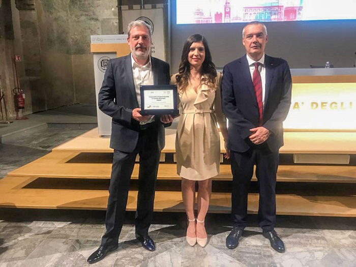Premiazione Roberto Giulia Fabio Gritti