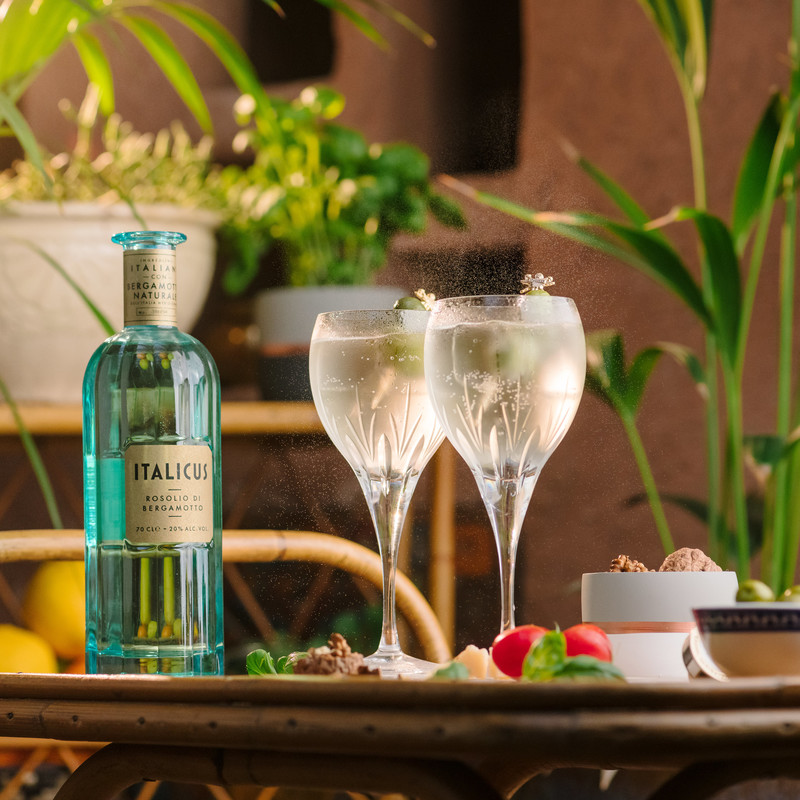 Da Italicus Rosolio di bergamotto: l'Italicus Spritz, l'aperitivo italiano moderno in tre signature serve per la primavera