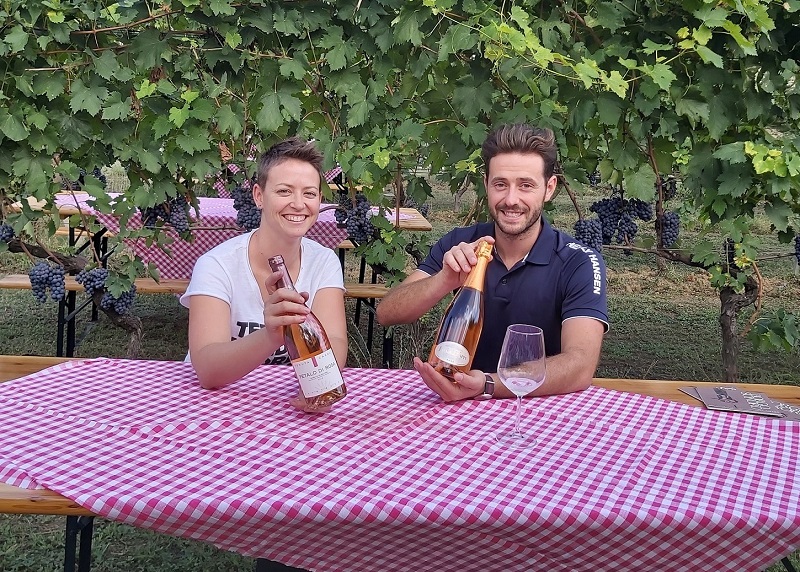 Silvia E Daniele Casali Con I Due Vini Rosati Premiati