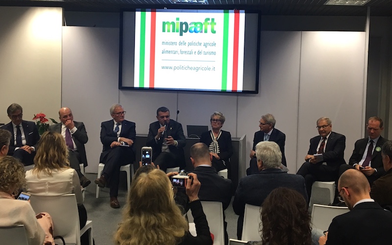Vinitaly - i presidenti della filiera vitivinicola si confrontano alla presenza del ministro Centinaio