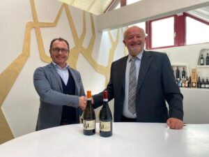 cristiano-amerio-presidente-cantina-cooperativa-di-vallebelbo-e-daniele-simoni-ad-schenk-italian-wineries