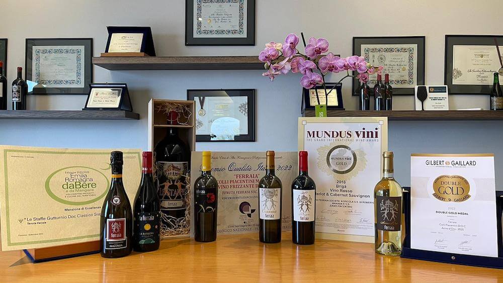 tenuta-ferraia-vini-premiati-con-alcuni-dei-tanti-attestati