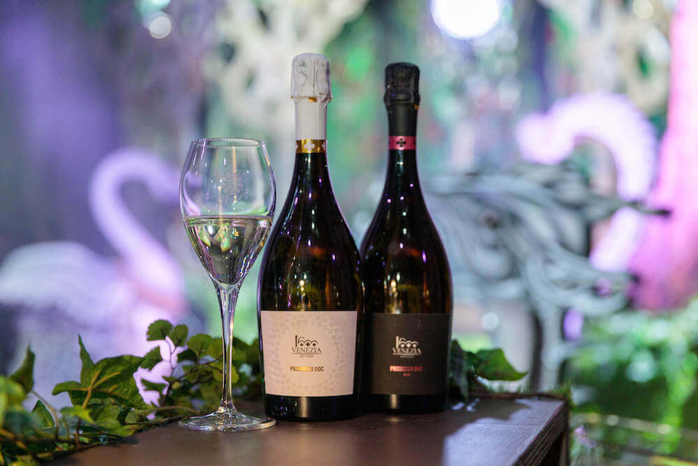 Coriandoli, stelle filanti e bollicine di Prosecco Doc