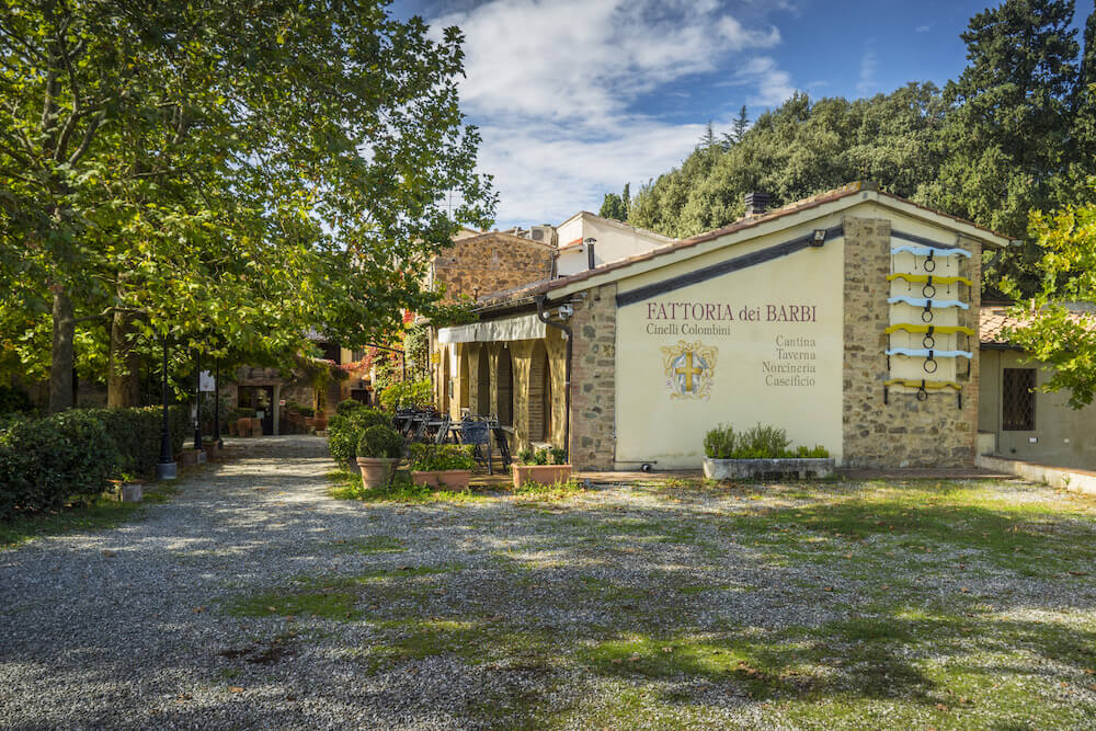 fattoria-dei-barbi-insegna