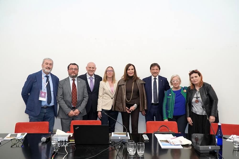 vinitaly2023-turismo-del-vino-con-ministra-santanche