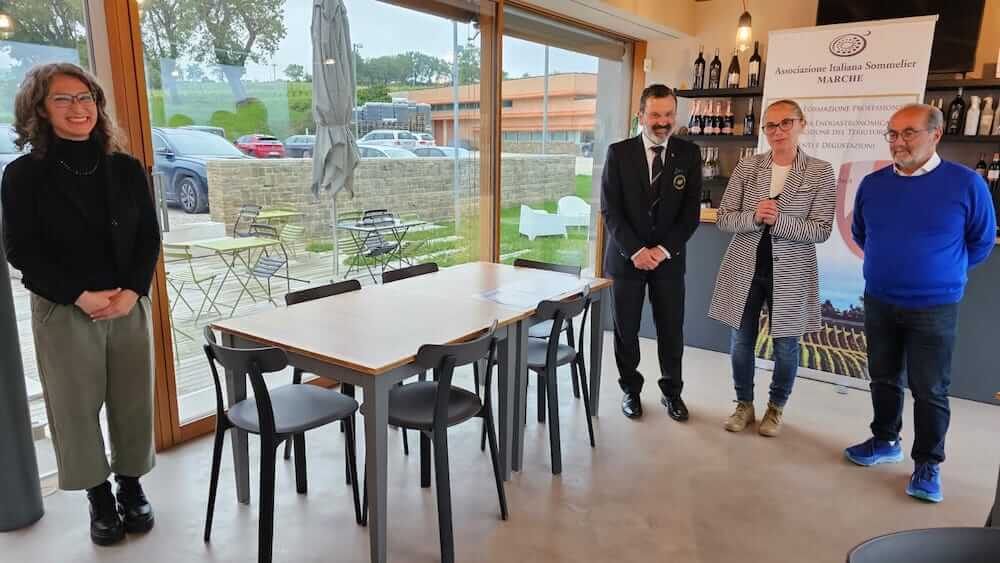 AIS Marche e il vino solidale: il ricavato del progetto Alba Vitae devoluto al Centro Papa Giovanni XXIII di Ancona