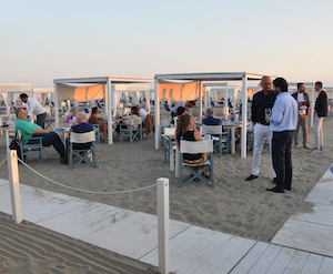 cena-sulla-spiaggia