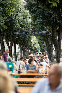 cena-sul-viale-alberato