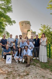 stella-dellappennino-produttori-2023-davanti-alla-roccaccia-dei-conti-guidi