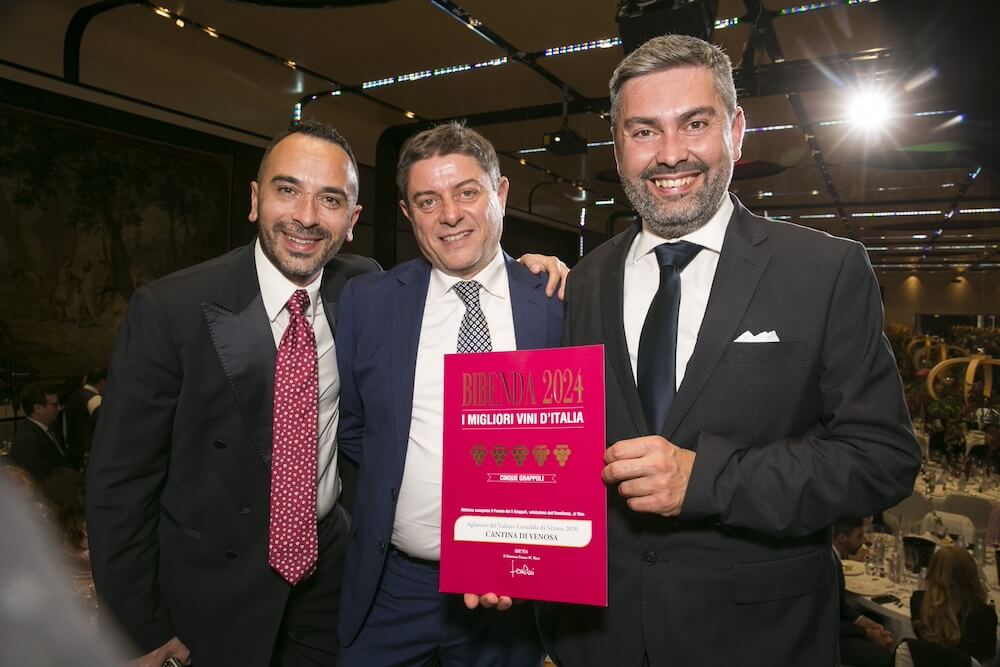 cantinavenosa-da-dx-dx-enologo-donatogentile-presidentefrancescoperillo-brand-ambassador-feliciano-roselli