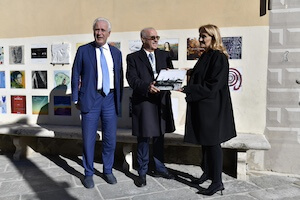 presidente-regione-toscana-eugenio-giani-presidente-del-consorzio-del-vino-brunello-di-montalcino-fabrizio-bindocci-monica-maggioni