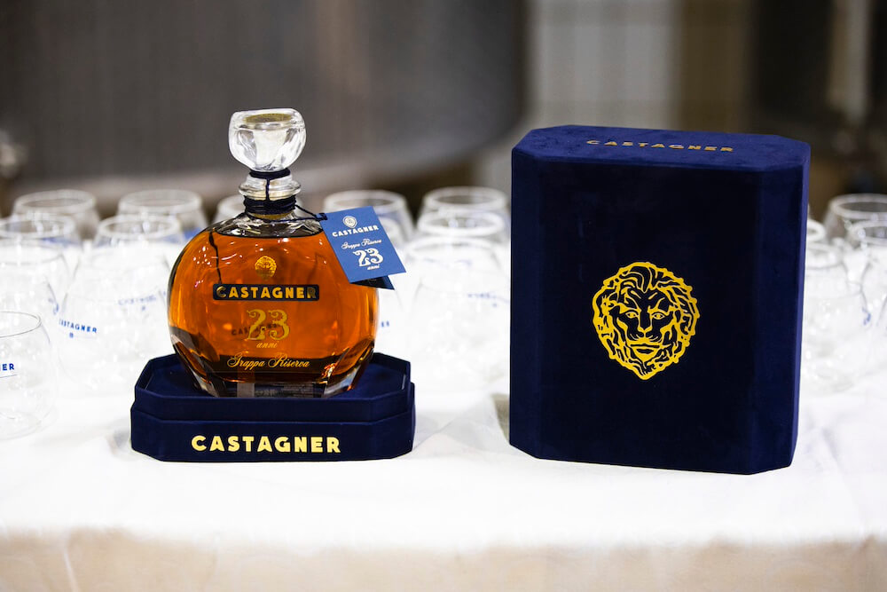 castagner-riserva-23-anni-astuccio